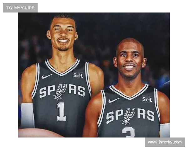 保罗乔治亲临快船新球馆工地亲自检查地板材质确保质量标准